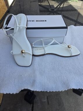 Steve Madden Women's Ritzy Ball-Stud Square Toe Flat Sandals Size 6.5 NWT